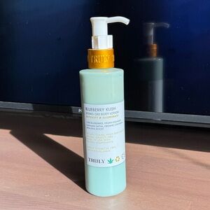 TRULY Blueberry Kush vegan collagen Body Lotion with Pump coconut aha